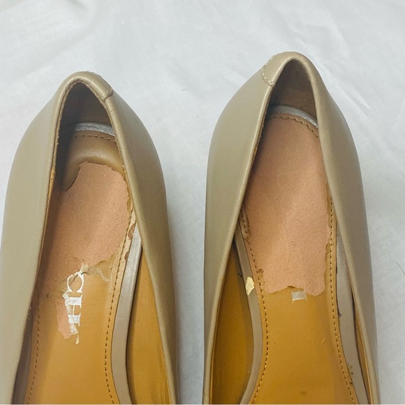 Coach Beige Leather Heels with Silver name plates - Picture 8 of 10